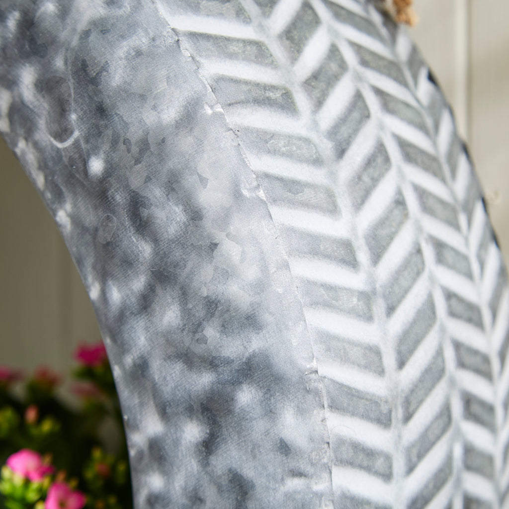 Hanging Metal Tyre Planter – Rustic Garden Wall Decor