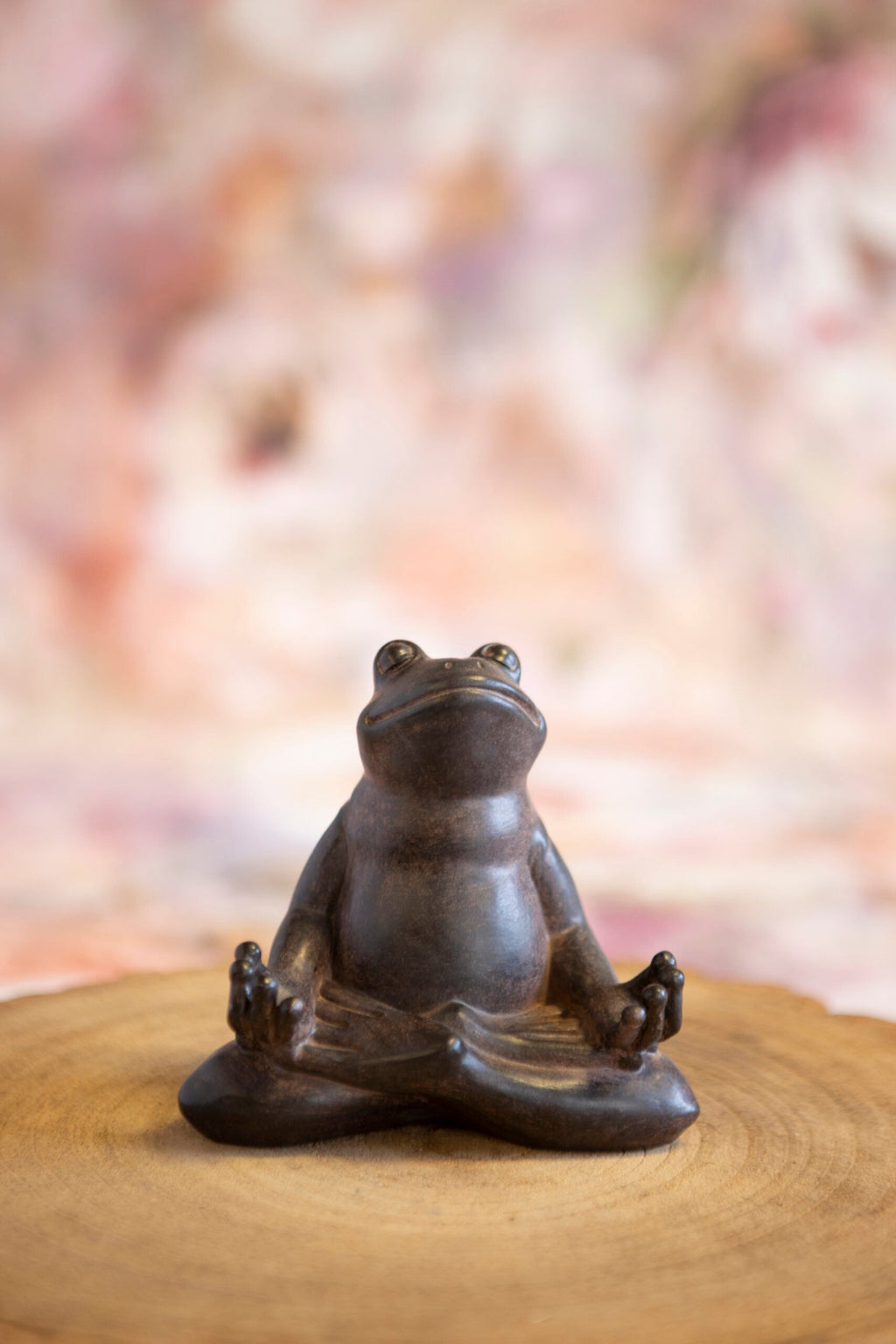 Zen Frog Statue – Peaceful Meditating Frog Ornament for Calm Vibes