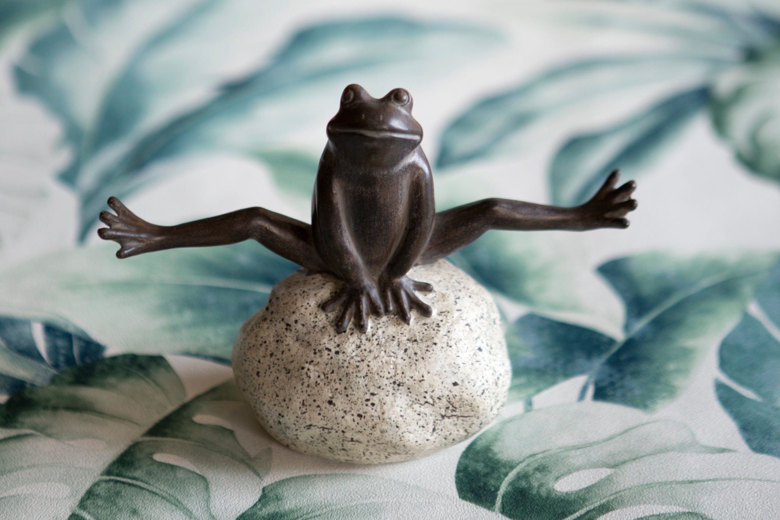 Leaping Frog Statue – Fun Stretching Frog Ornament on Rock